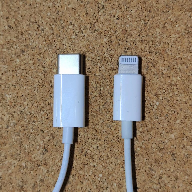 Apple USB-C ヘッドフォンジャックアダプタ Lightning 比較