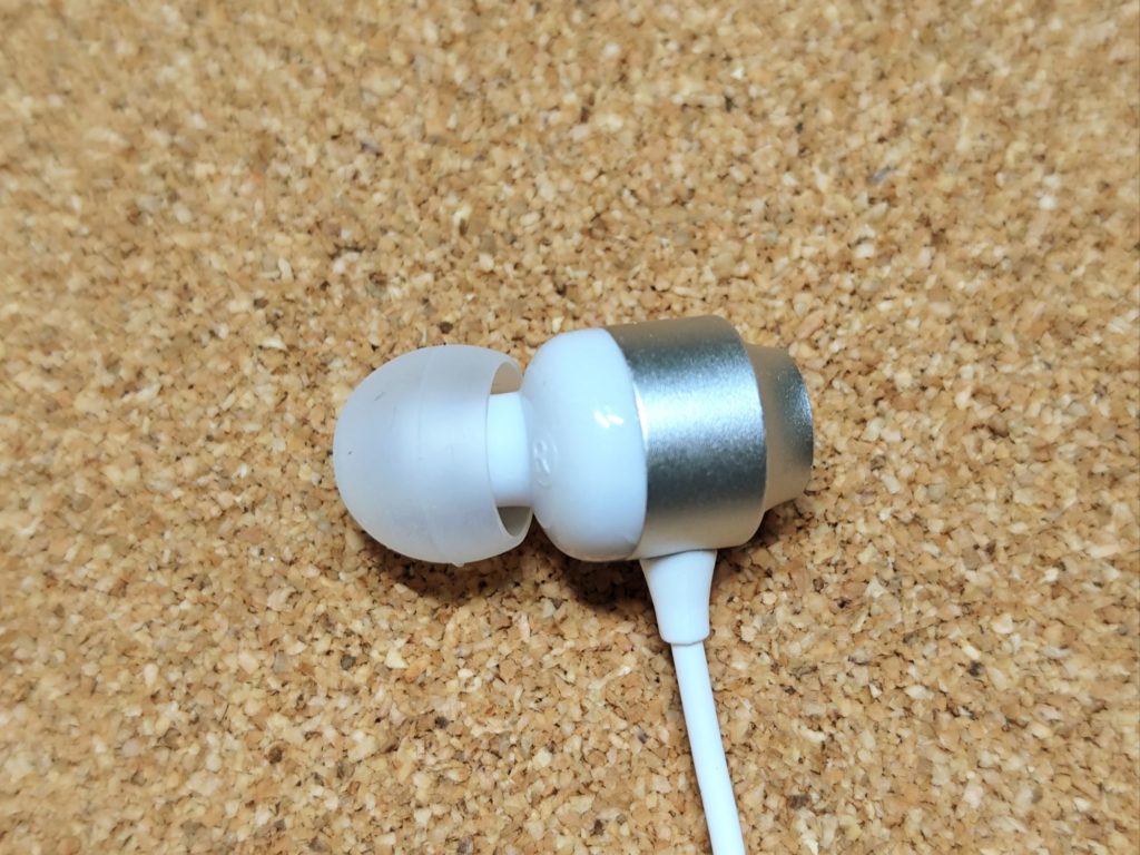 ダイソー アルミニウムワイヤレスイヤホン BT008