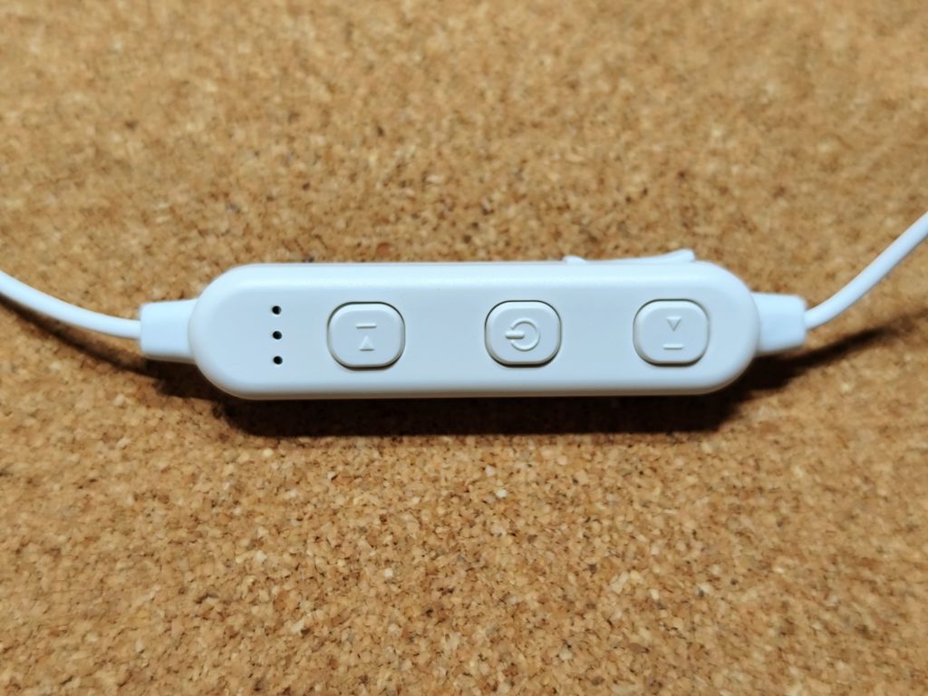 ダイソー アルミニウムワイヤレスイヤホン BT008