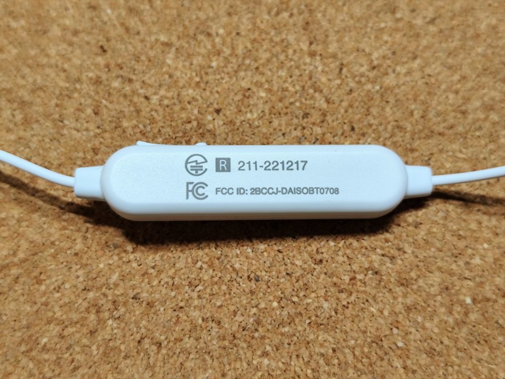 ダイソー アルミニウムワイヤレスイヤホン BT008