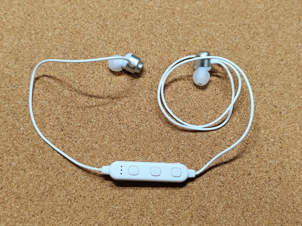 ダイソー アルミニウムワイヤレスイヤホン BT008