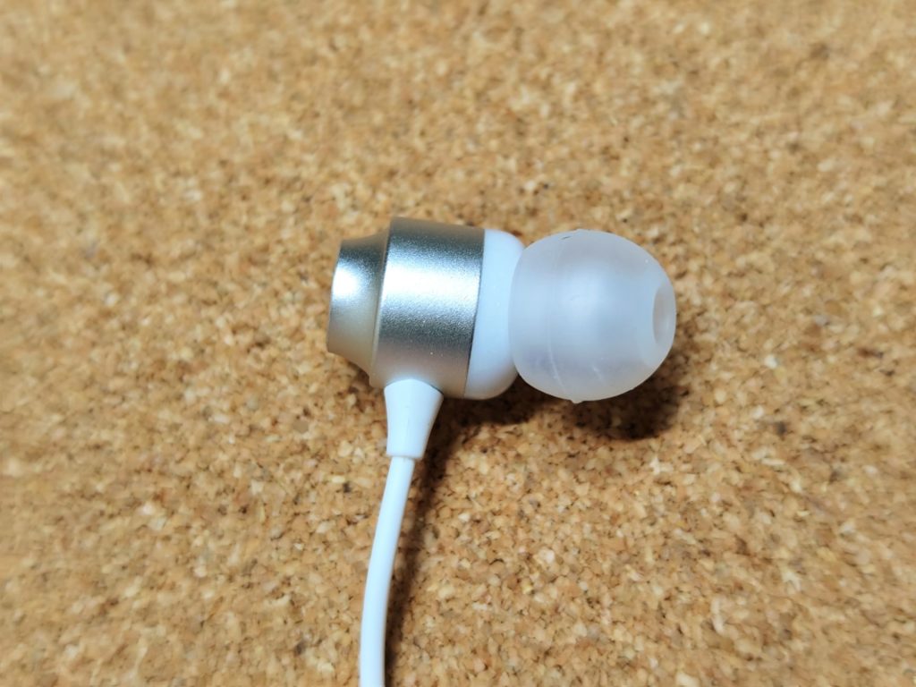 ダイソー アルミニウムワイヤレスイヤホン BT008