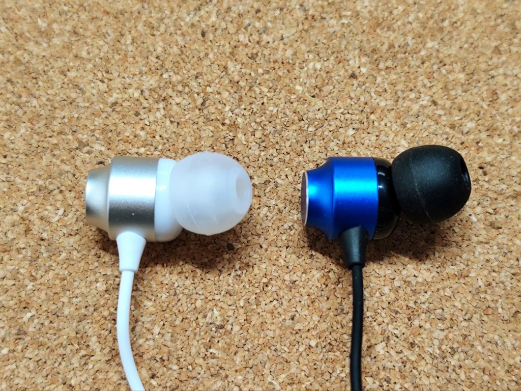 ダイソー アルミニウムワイヤレスイヤホン BT008